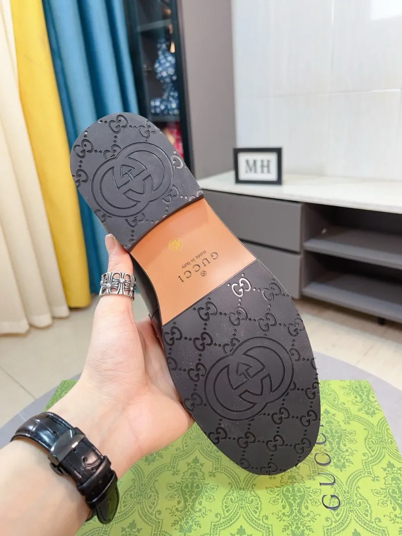 Men's shoes 💰500🌹🌹Niuli [GUCCI Gucci] A new style of formal men's leather shoes is coming~ The original quality upper is made of patent leather imported from Italy, the leather is soft and delicate, comfortable and soft first-layer cowhide lining, rubber wear-resistant outsole, the shoe shape is dignified and domineering, and the luxury charm cannot be concealed! The natural and free nouveau riche leads the trend. Code number: 38-44